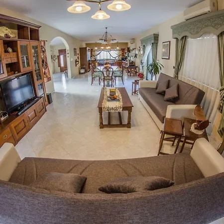 Villa Prholidays Luxurious With Private Pool, Bbq And Many More